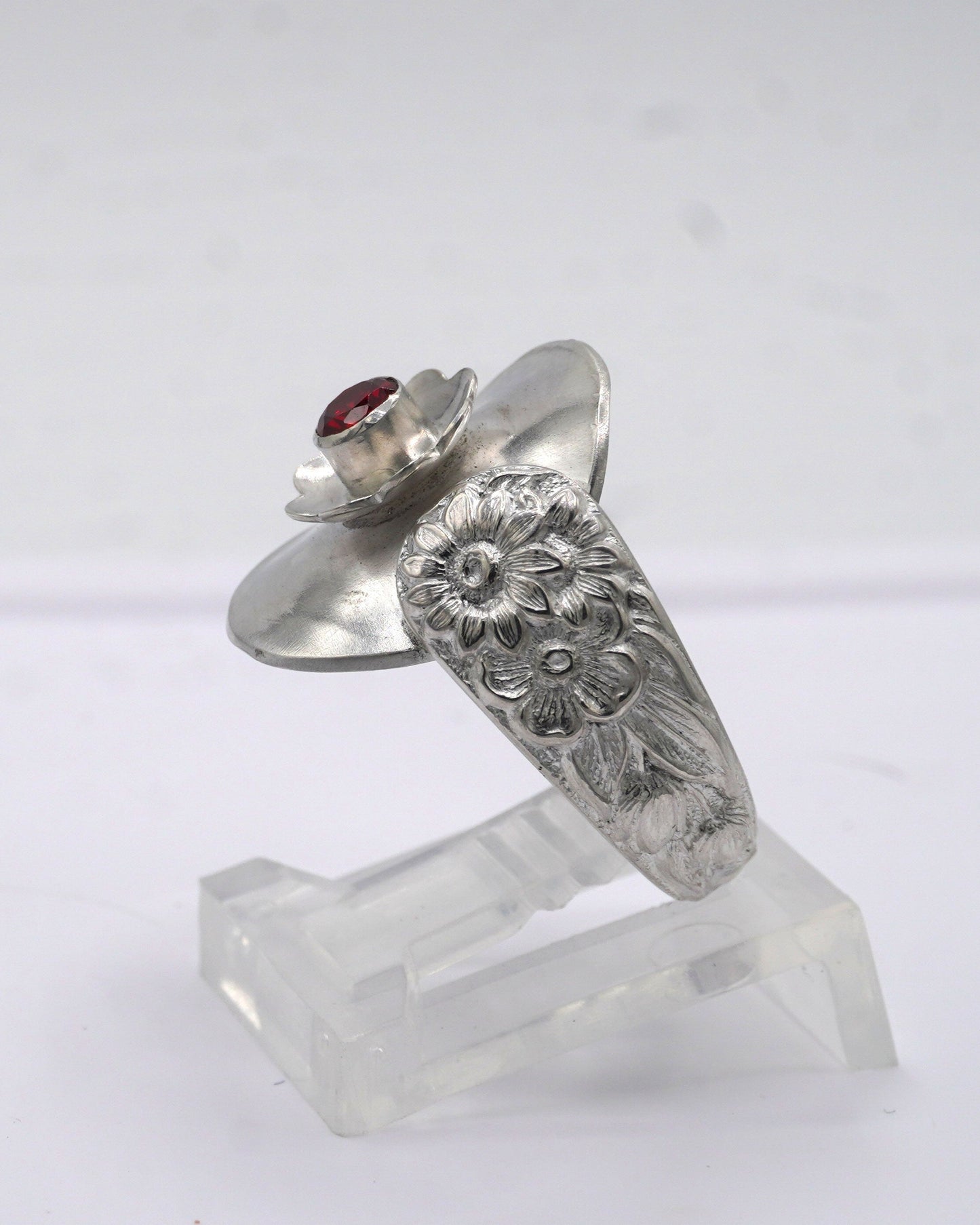 Spoon ring with Red stone