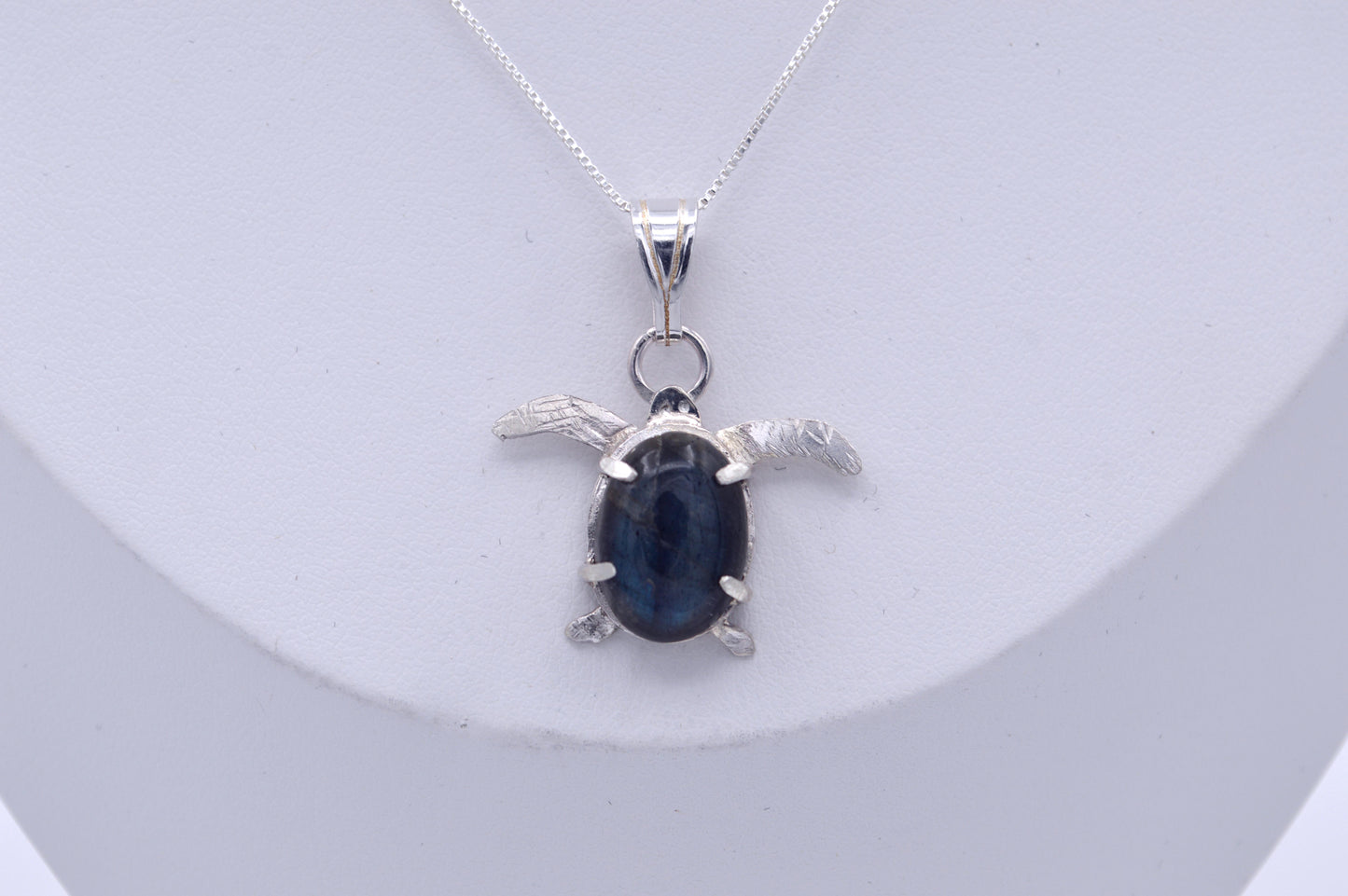 Labradorite Turtle pendant